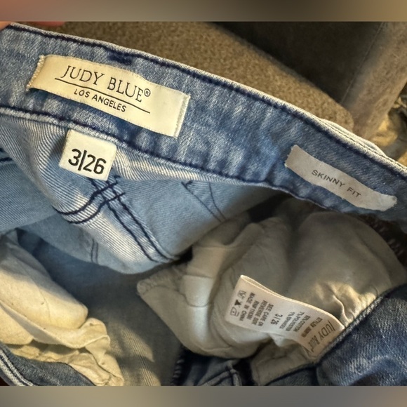 Judy Blue Jeans- ombré release hem jeans- size 3/26- skinny fit - Picture 8 of 9